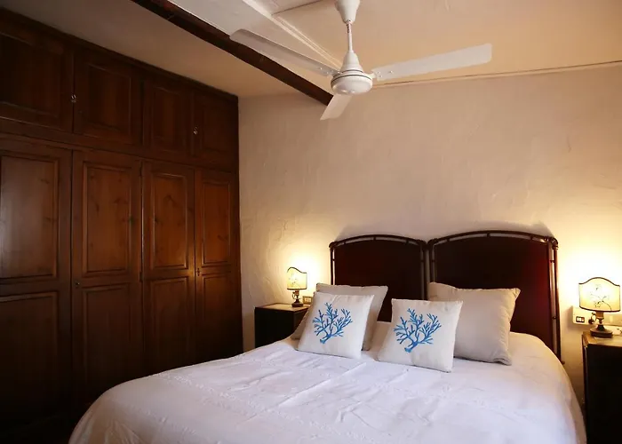 Con Discesa Privata A Mare